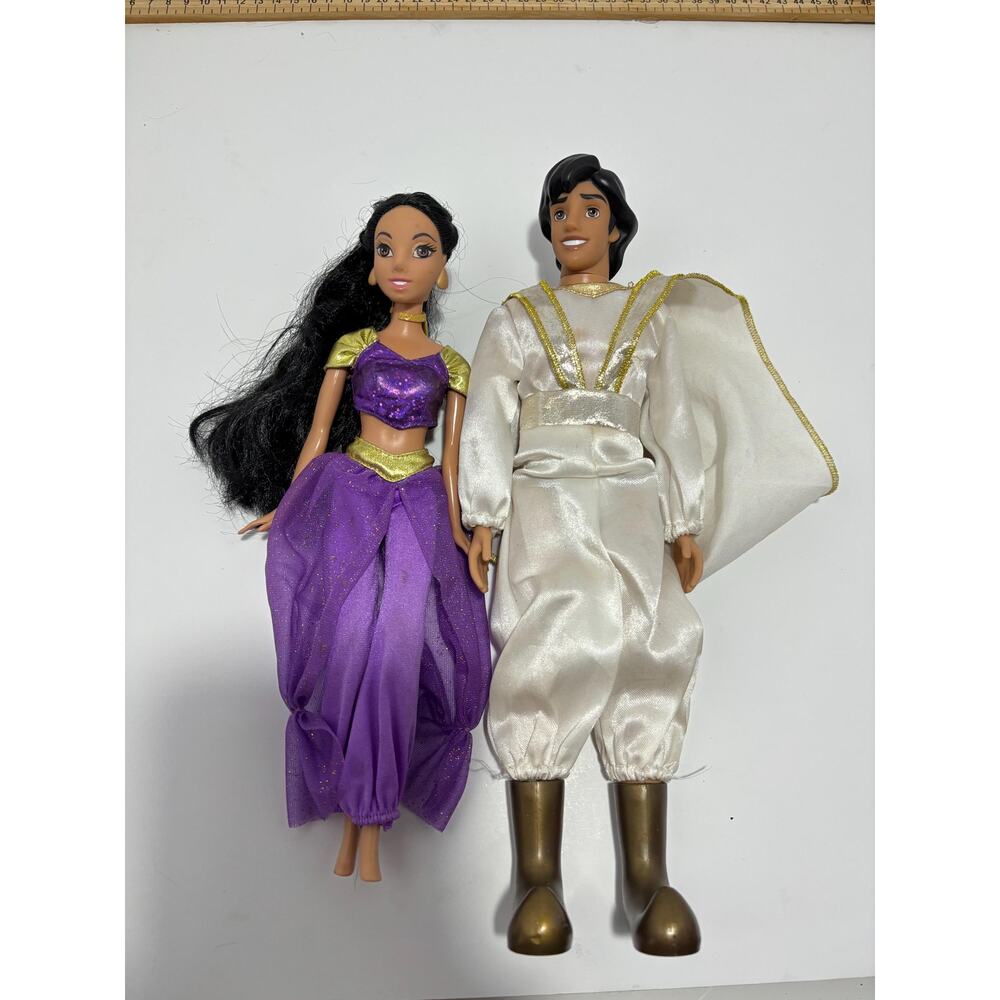 Disney Classic Crafted Enchanting Aladdin and Jasmine 11-inch Figures Dolls